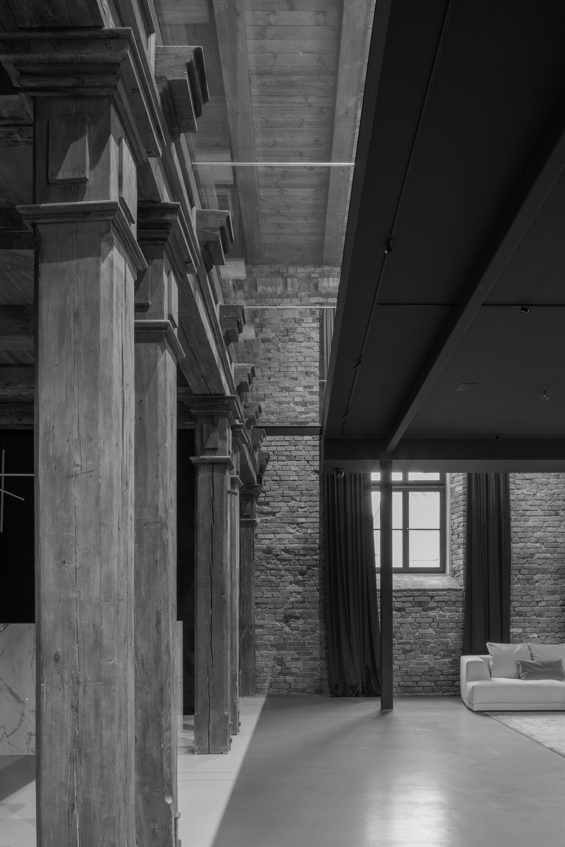 Istorinės kolonos ir šiuolaikinė architektūra